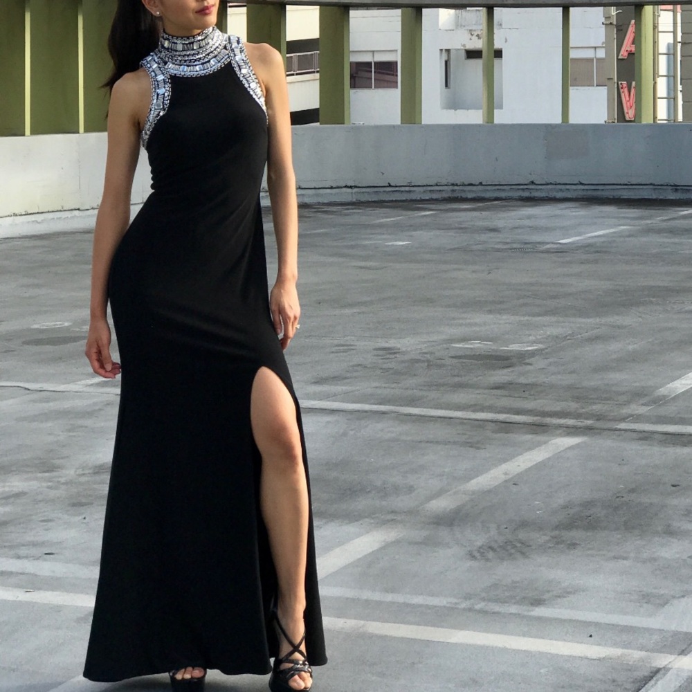 Black velvet prom gown .